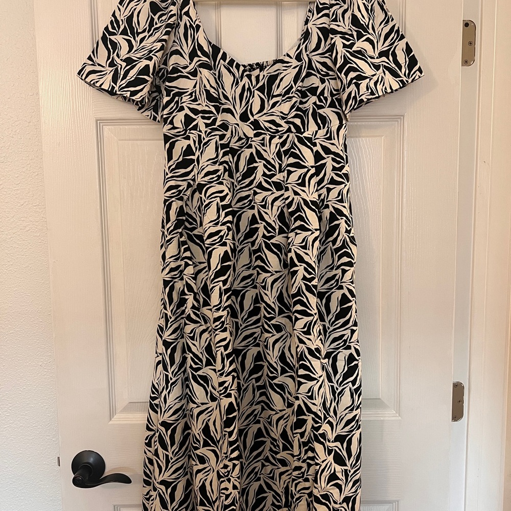 a new day Black and White Leaf Pattern Midi Dress